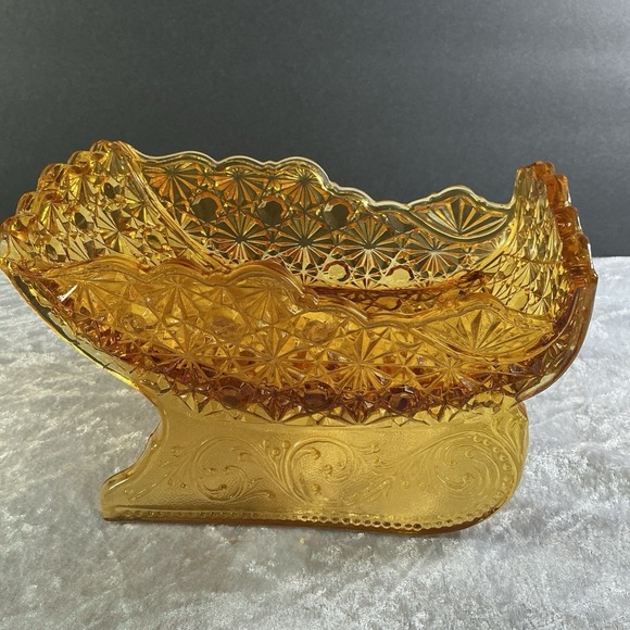 L. E. Smith Other - VTG L. E. Smith Starburst Pressed Glass Amber Christmas Sleigh Approx 8"